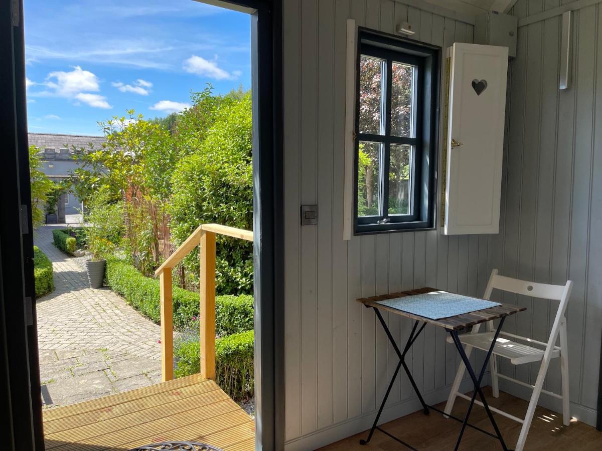 Hawthorn Hut Kilkenny Glamping At Jenkinstown House Hotel Jenkinstown Park ภายนอก รูปภาพ