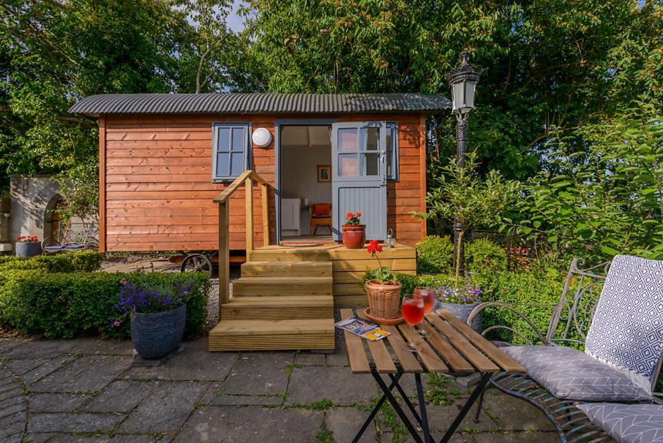 Hawthorn Hut Kilkenny Glamping At Jenkinstown House Hotel Jenkinstown Park ภายนอก รูปภาพ
