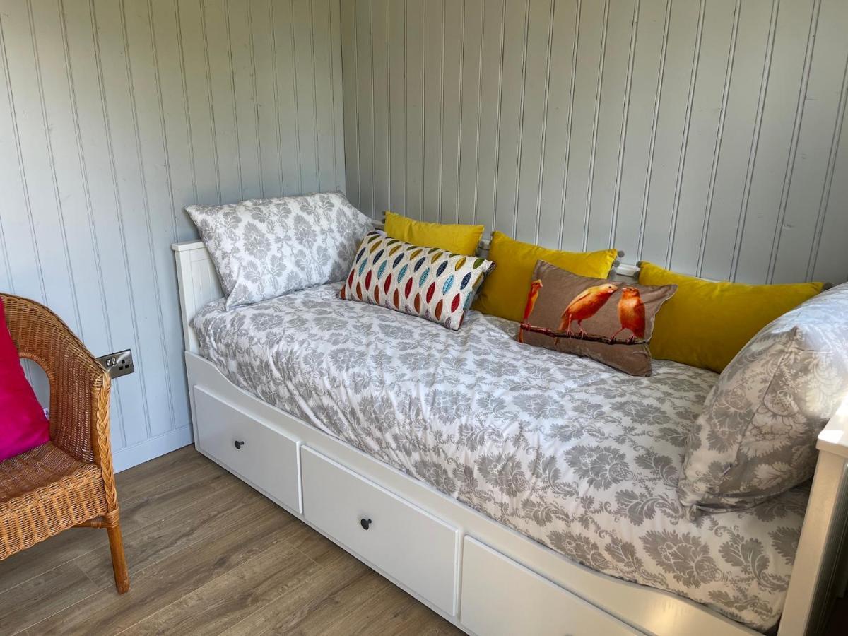 Hawthorn Hut Kilkenny Glamping At Jenkinstown House Hotel Jenkinstown Park ภายนอก รูปภาพ
