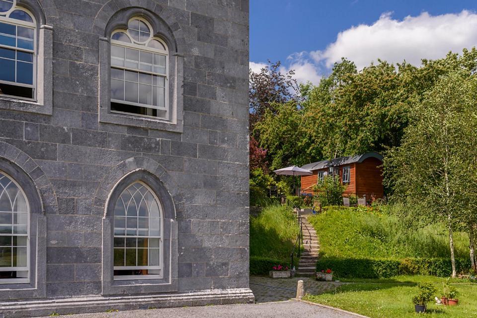 Hawthorn Hut Kilkenny Glamping At Jenkinstown House Hotel Jenkinstown Park ภายนอก รูปภาพ